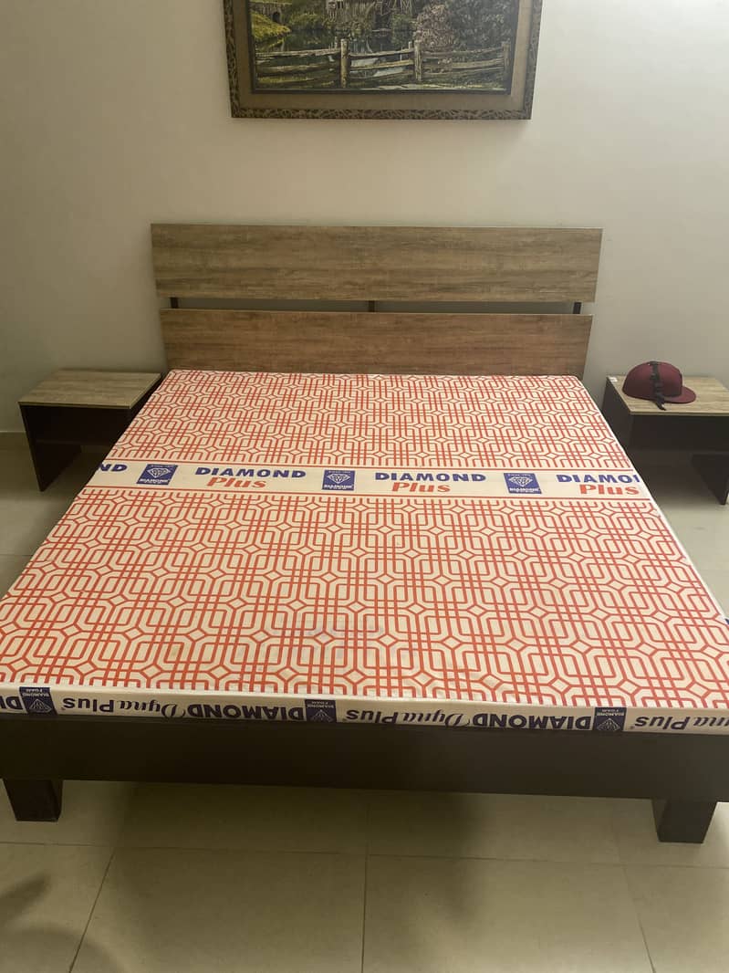 AMAZING CONDITION BED 0