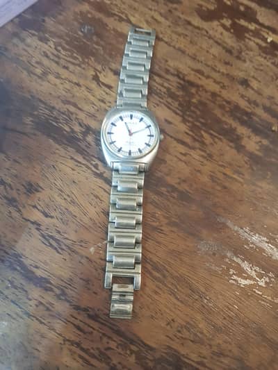 AN VINTAGE AND ANTIQUE OMAX WATCH