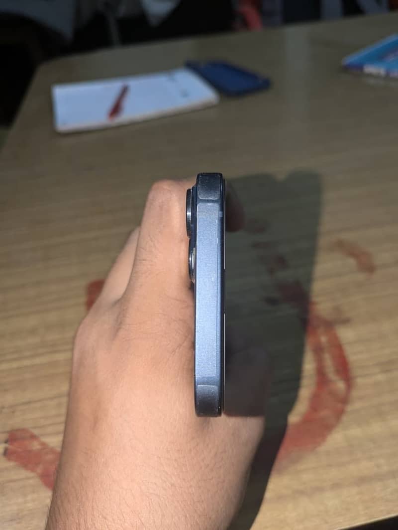 Apple iPhone 13 (JV) 1