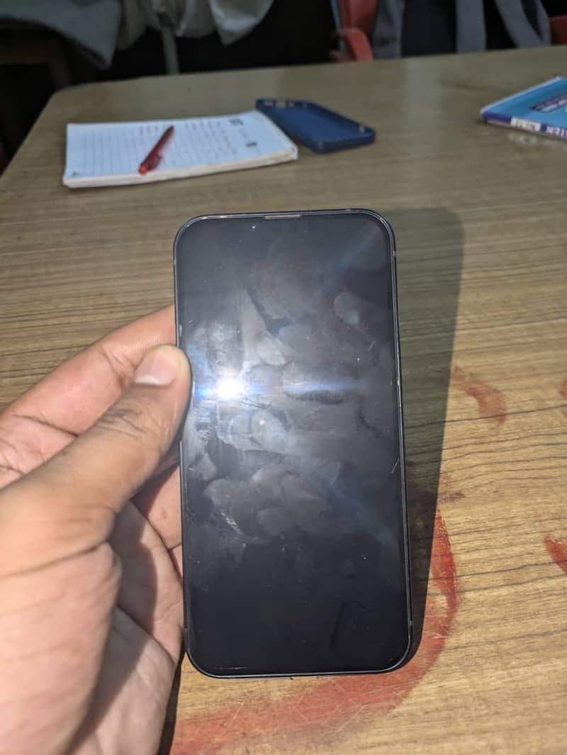 Apple iPhone 13 (JV) 3