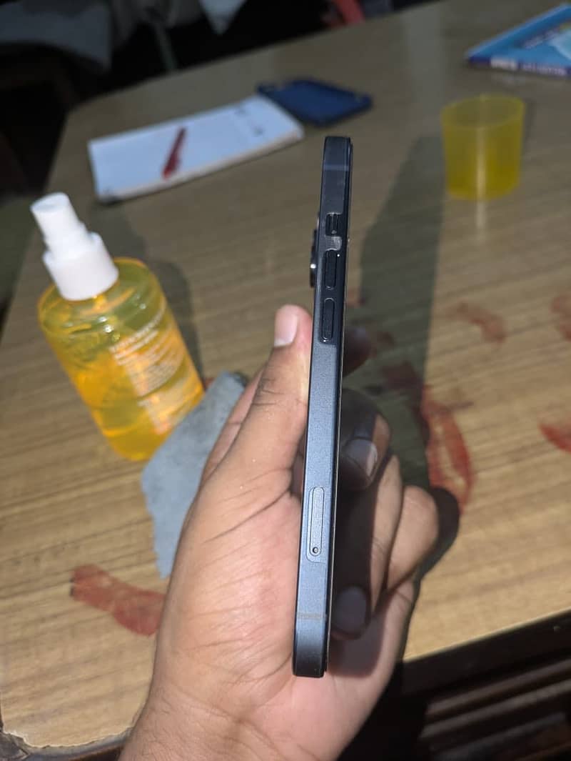 Apple iPhone 13 (JV) 8