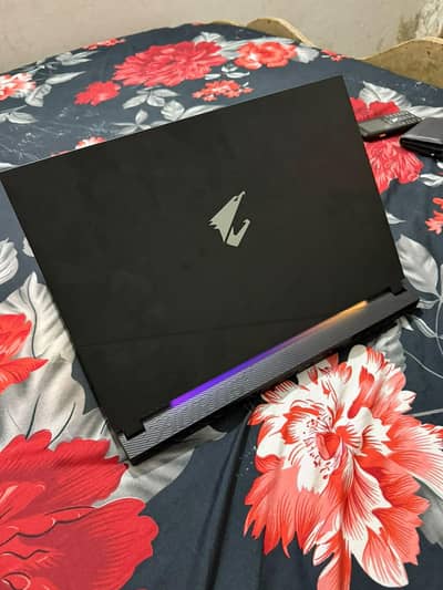 GIGABYTE AORUS 15 Core i7-13700H RTX 4070 16GB 1TB SSD For Sale