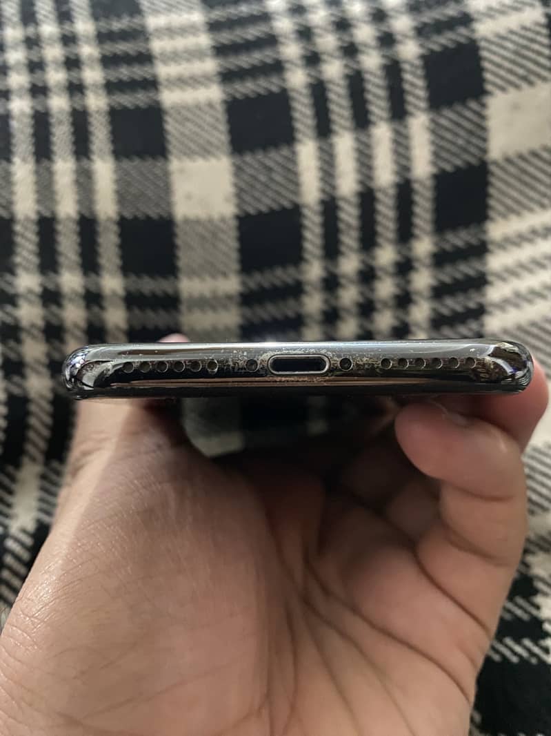 Apple iPhone X 5