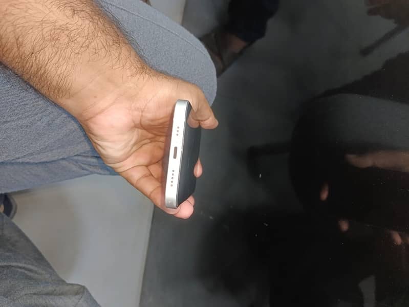 Apple iPhone 12 3