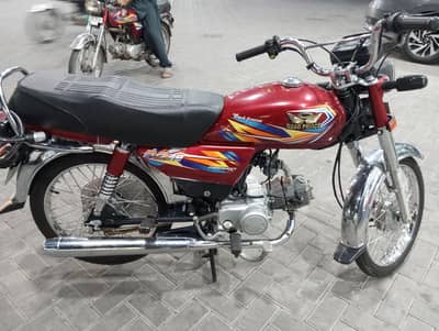 Clean condition 10/10, only 2300 km, 2026 registery