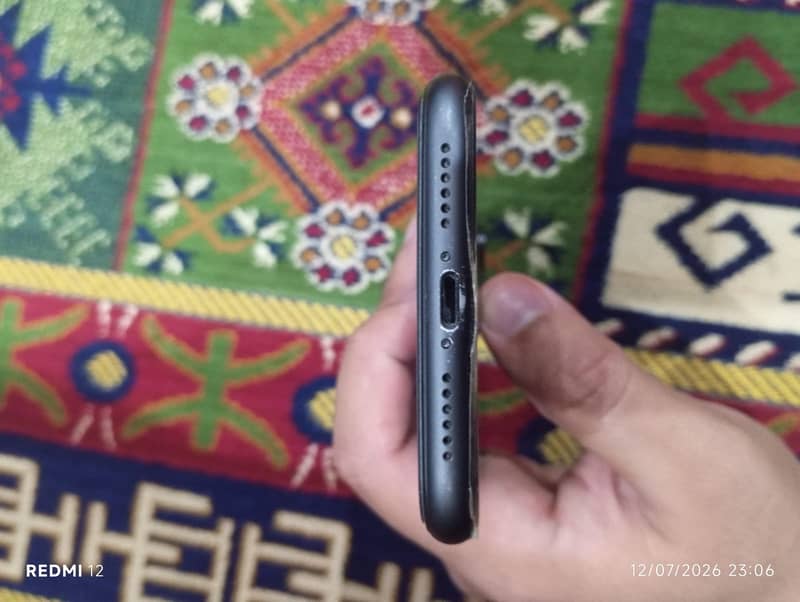 Apple iPhone 11 4