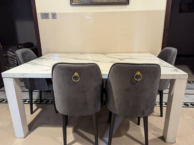 six seater dining table 0