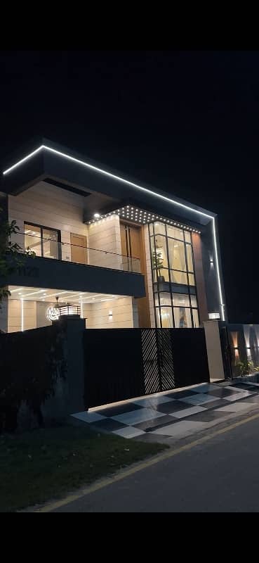 10-Marla Brand New House For Sale Super Prime Location Near To Zoo & Mosque & Near To Commercial Market