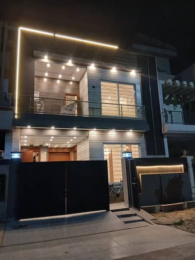 05-Marla Brand New House For Sale On 40'Feet Road Super Prime Location