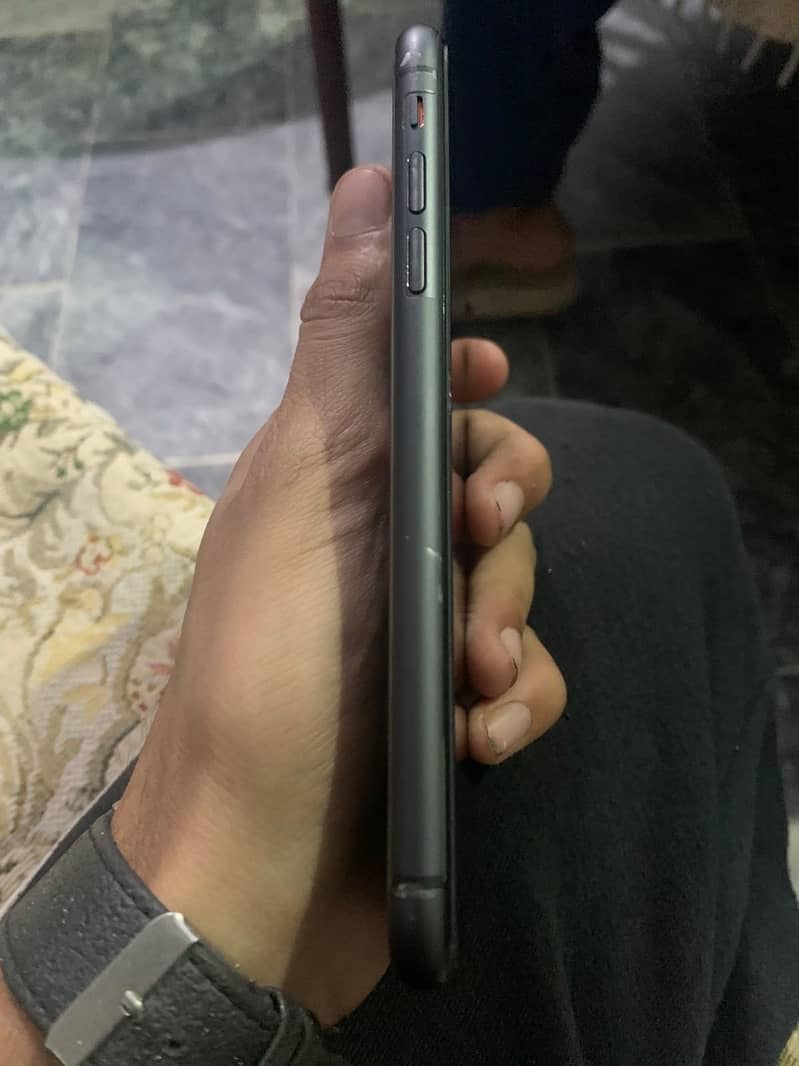Apple iPhone 11 8