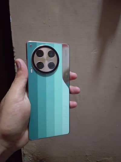 Tecno CAMON 30