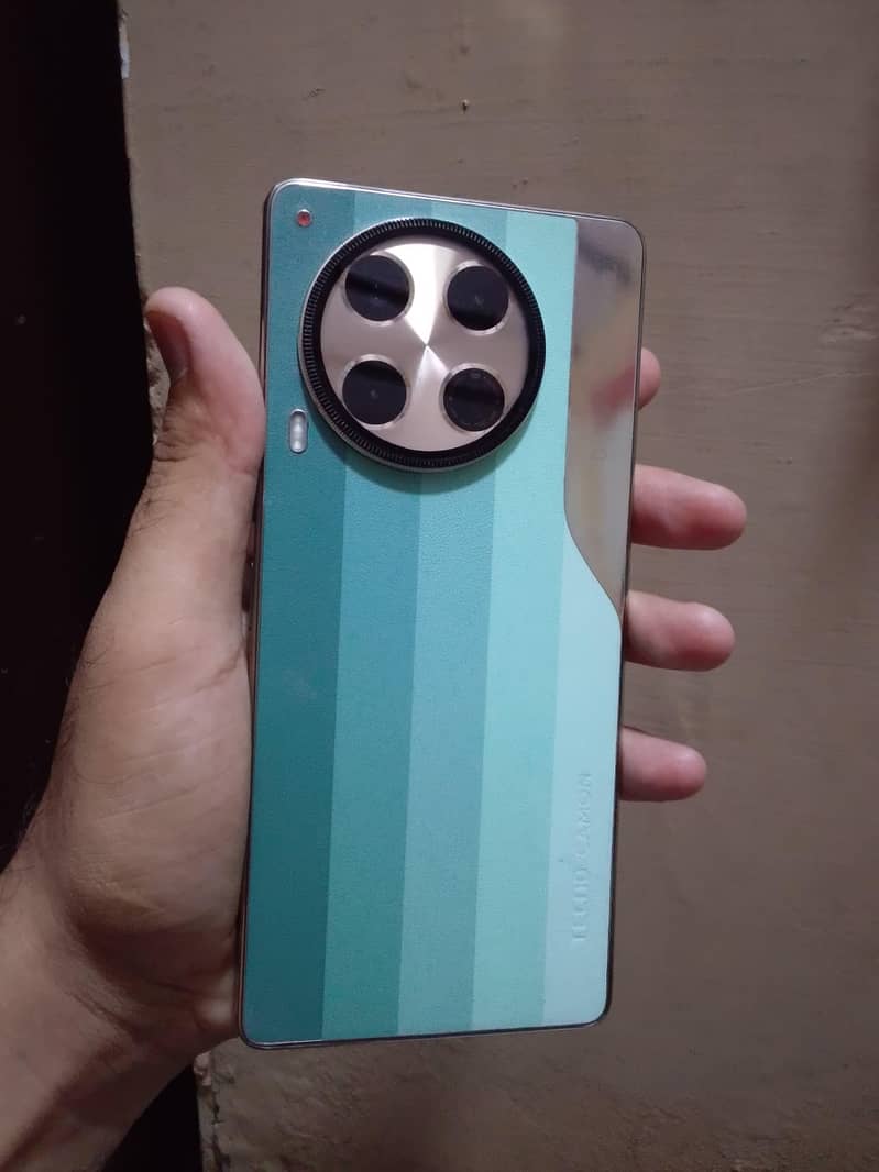 Tecno CAMON 30 7