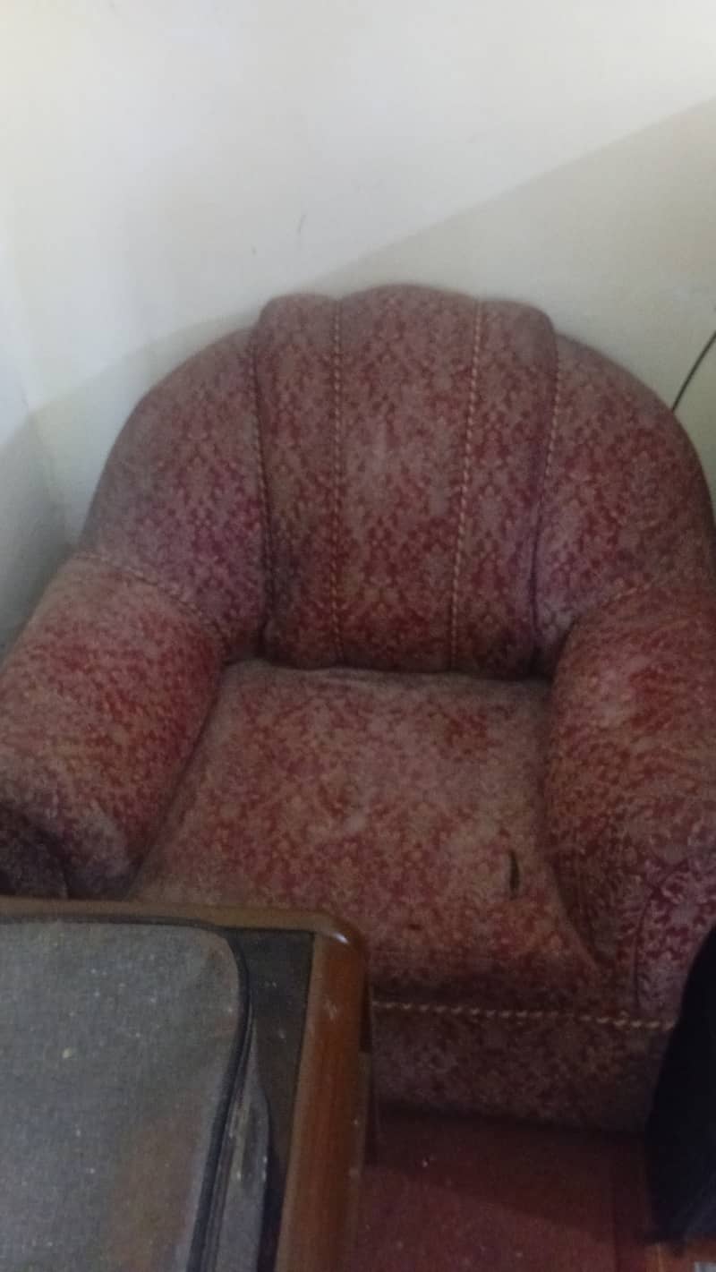 (استعمال شدہ فرنیچر برائے فروخت(صوفہ سیٹ، ڈبل بیڈ اور الماری 0