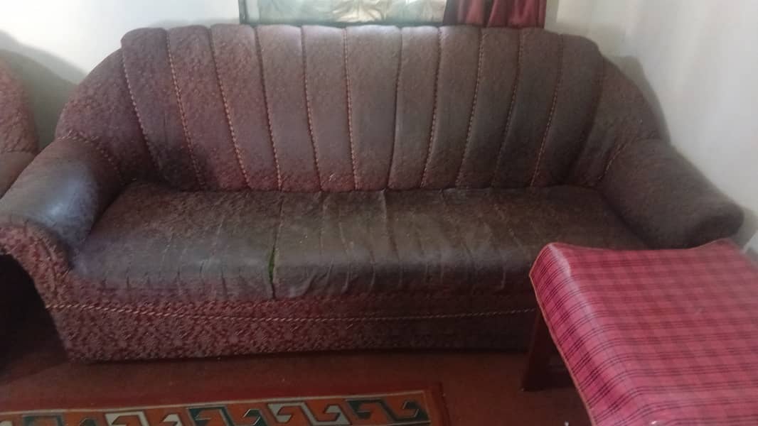 (استعمال شدہ فرنیچر برائے فروخت(صوفہ سیٹ، ڈبل بیڈ اور الماری 2