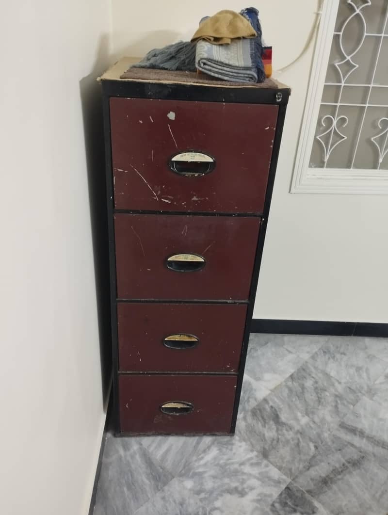 Filing cabinet 0