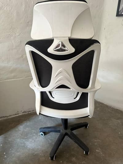 Office Table & Chair for Sale – Excellent Condition (8–9 Months Used)