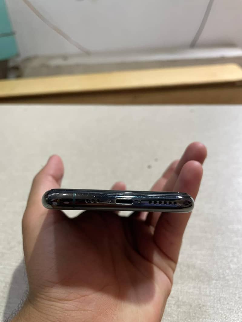 iphone 11 pro 2