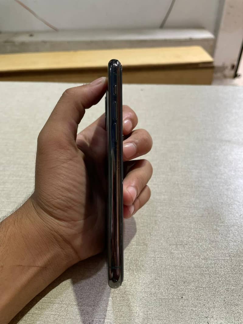 iphone 11 pro 4