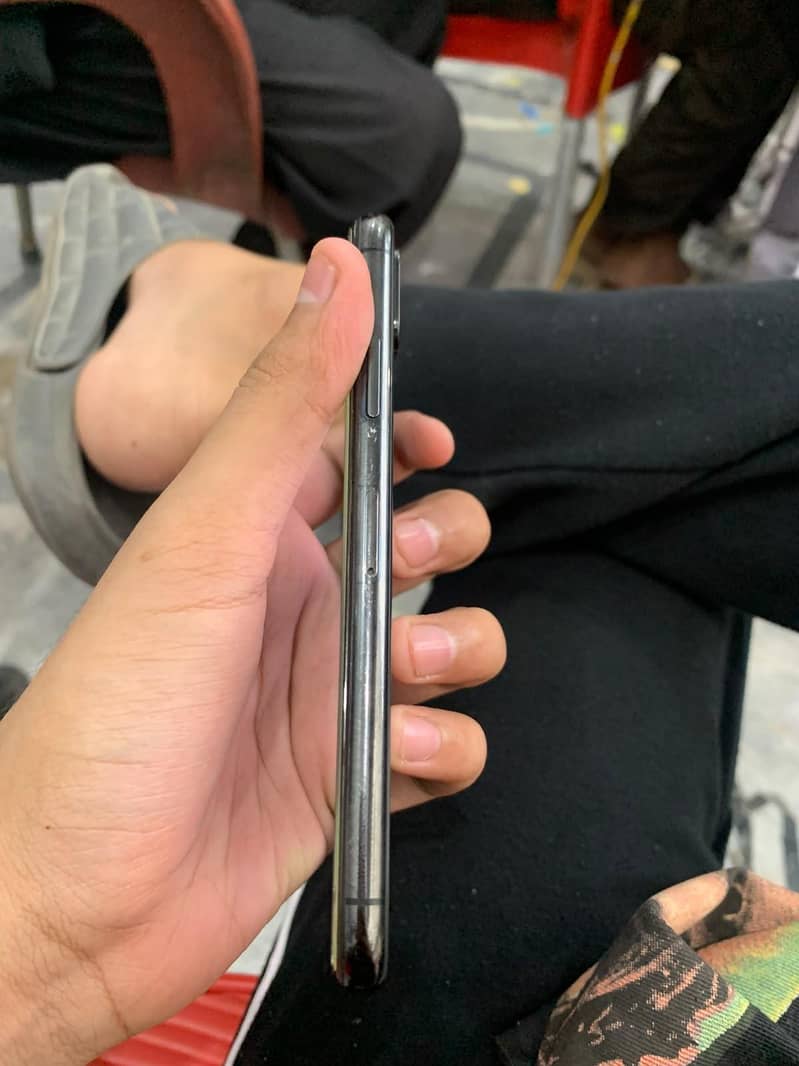 Apple iPhone X 3