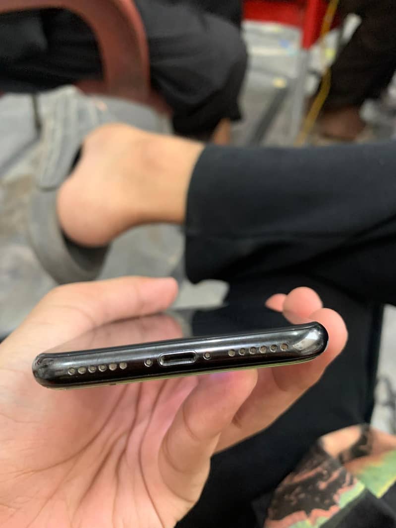 Apple iPhone X 4