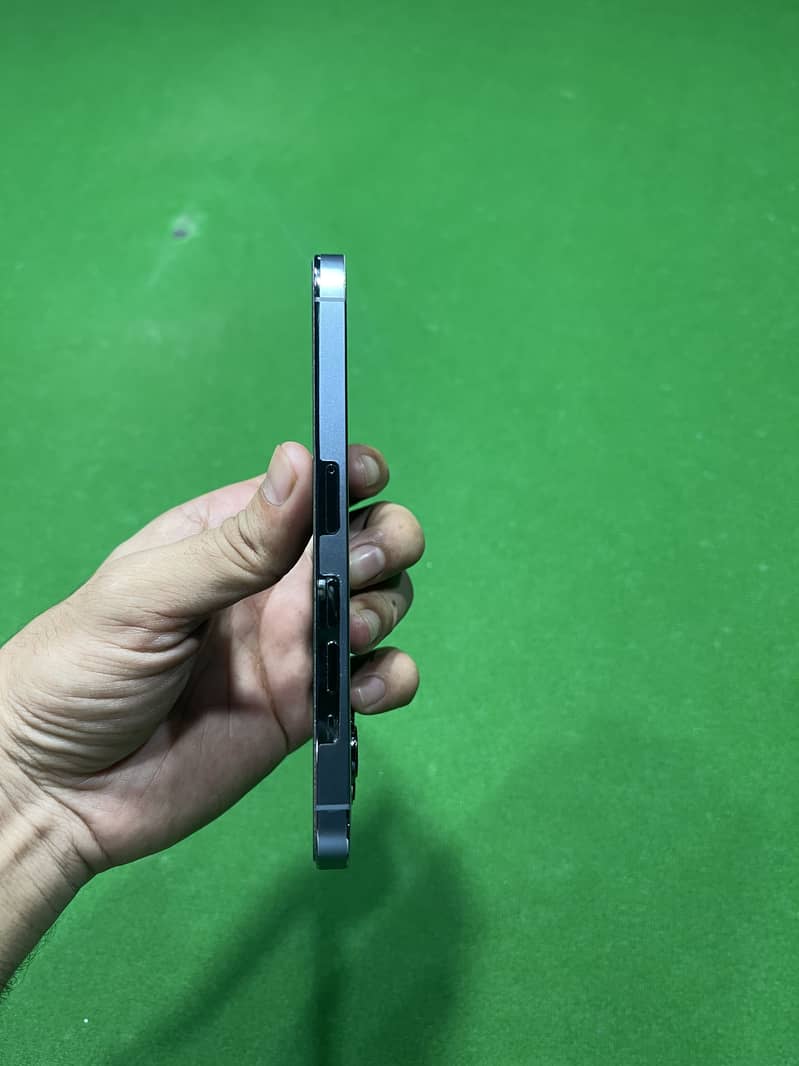Apple iPhone 13 Pro 1