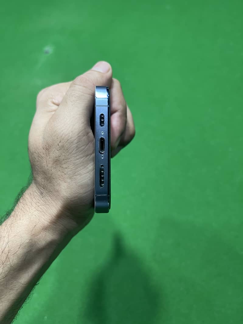 Apple iPhone 13 Pro 2