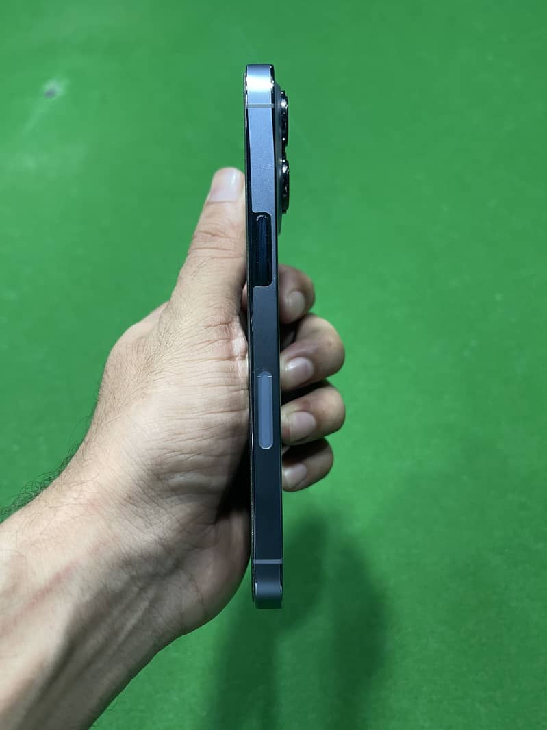 Apple iPhone 13 Pro 3