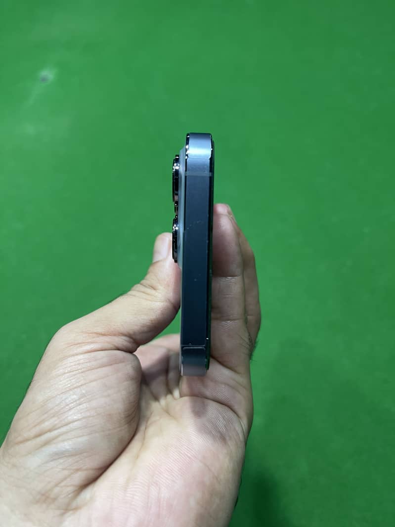 Apple iPhone 13 Pro 4
