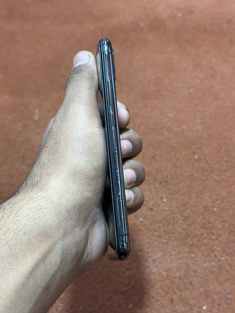 Apple iPhone X 4