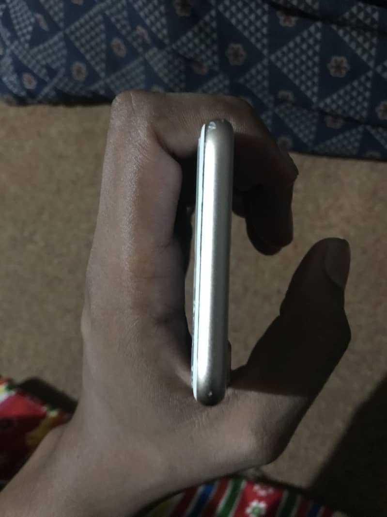 Apple iPhone 8 3