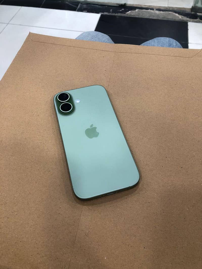 Apple iPhone 17 5