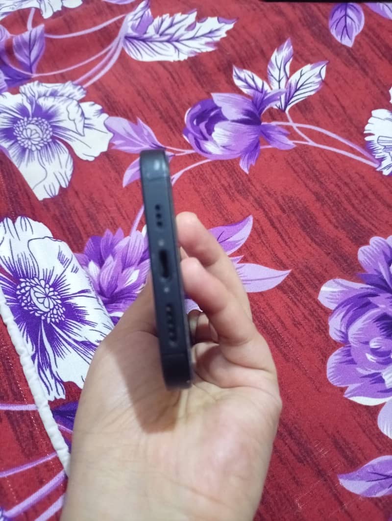 Apple iPhone 13 1