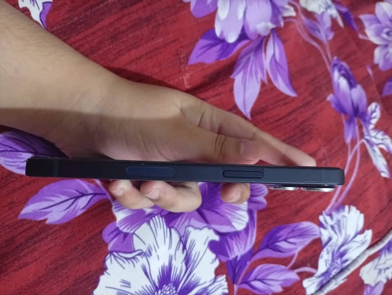 Apple iPhone 13 4