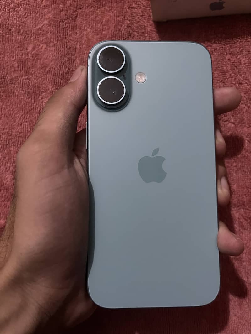 Apple iPhone 16 1