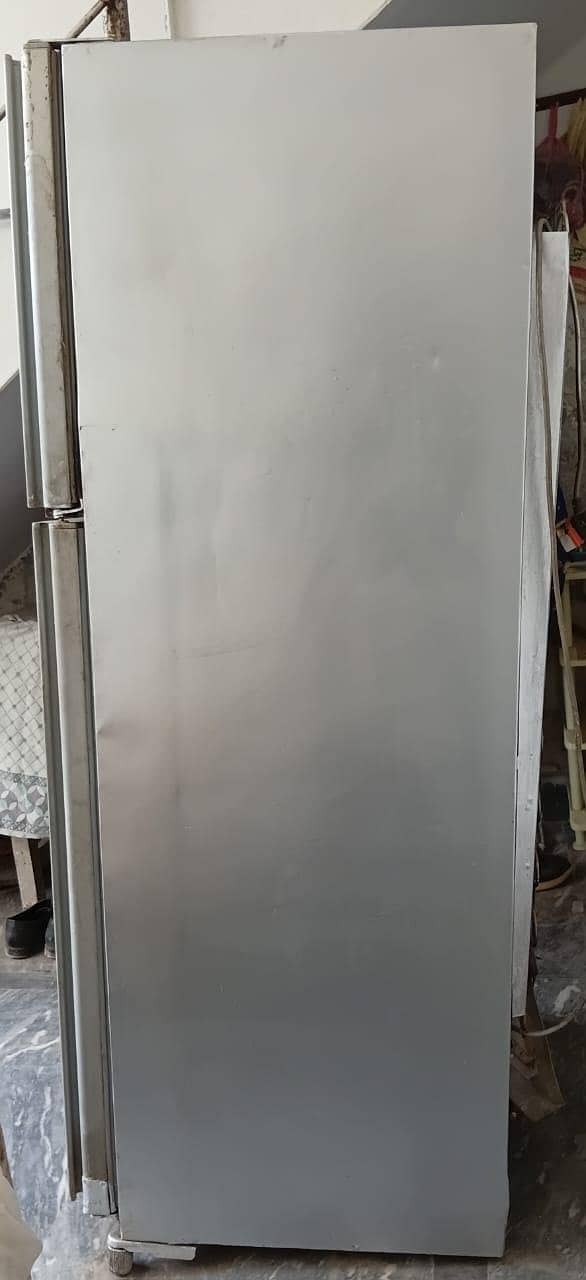 dawlance large size fridge fully function 1