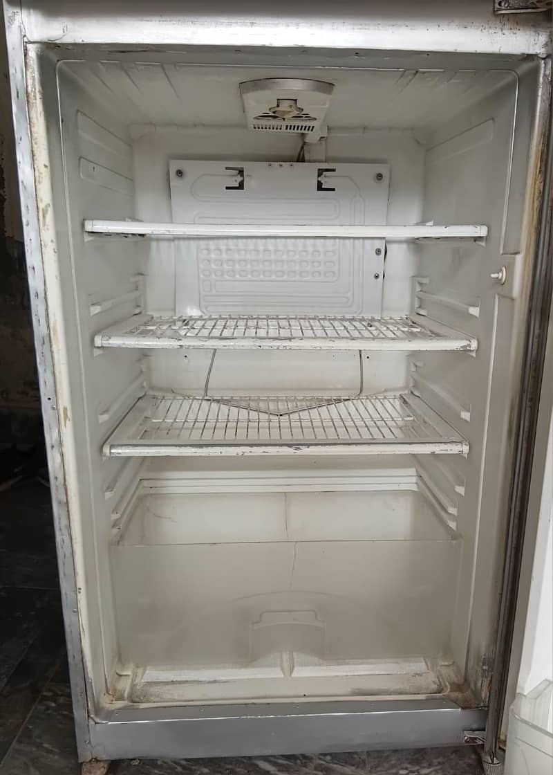 dawlance large size fridge fully function 3