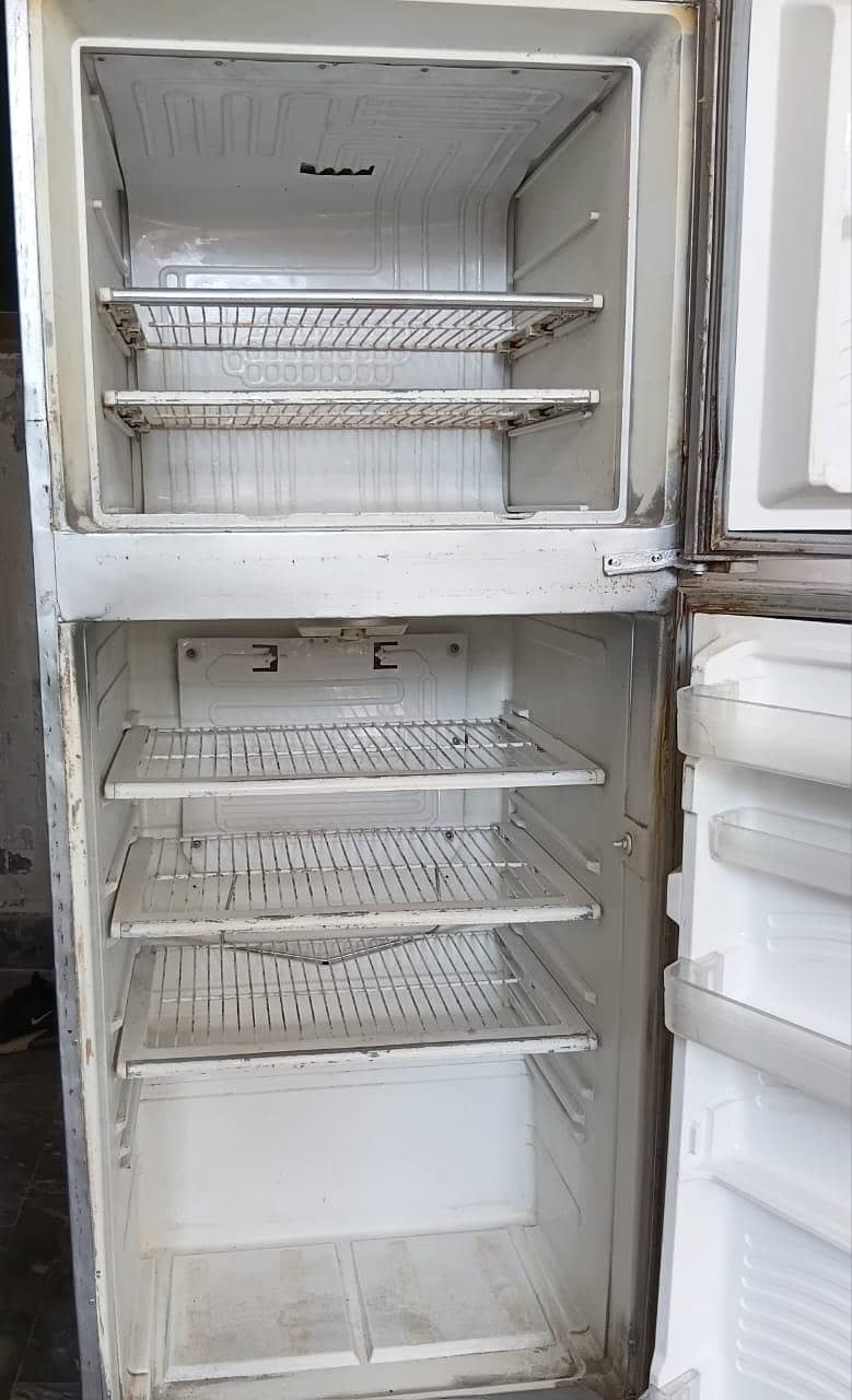 dawlance large size fridge fully function 4