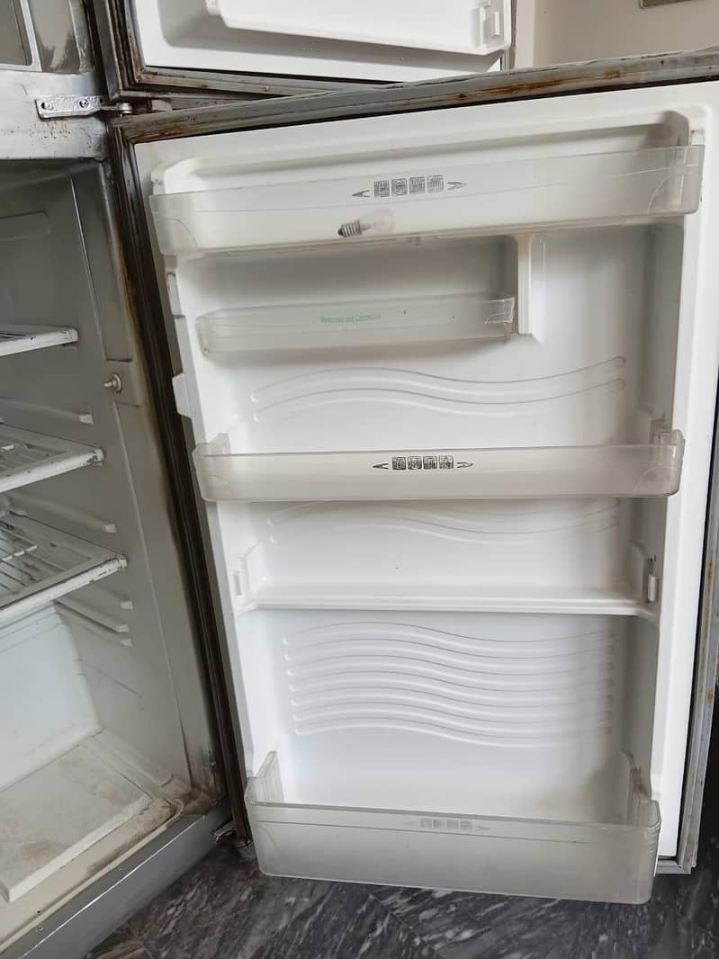 dawlance large size fridge fully function 5