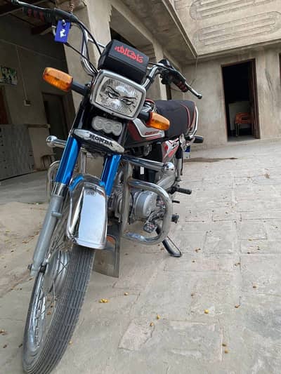 Honda CD 70 2025