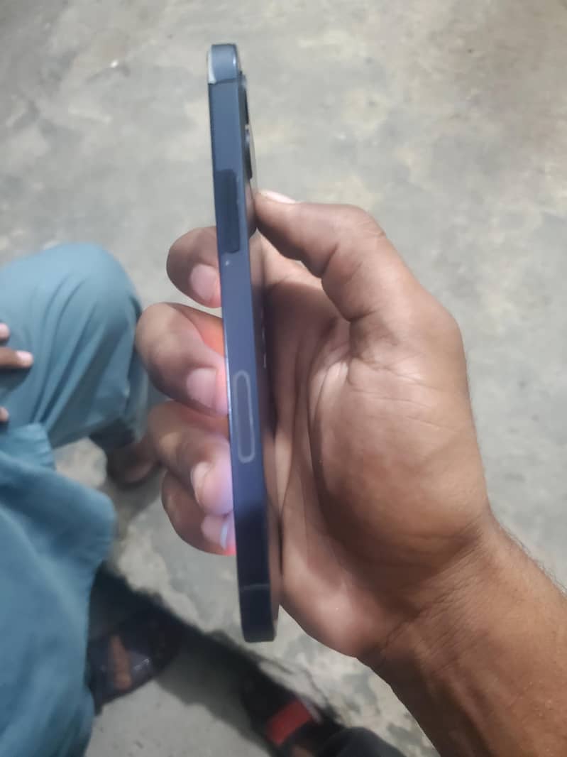 Apple iPhone 12 1