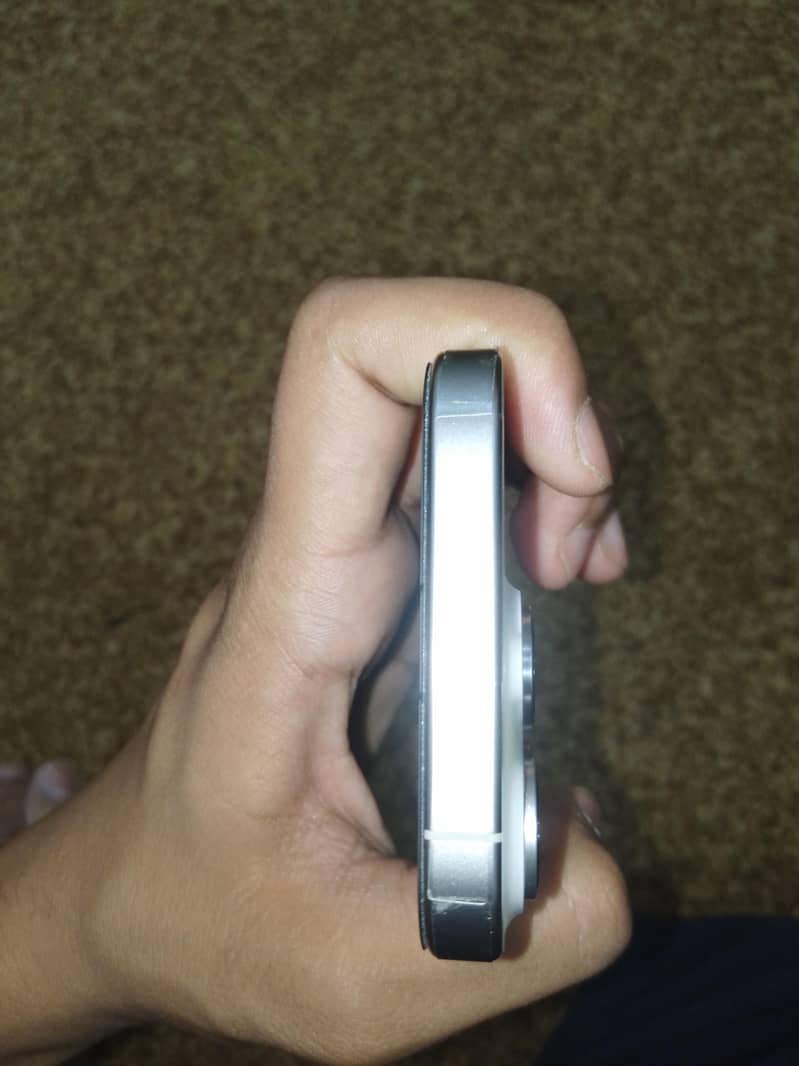 Apple iPhone 15 Pro 2