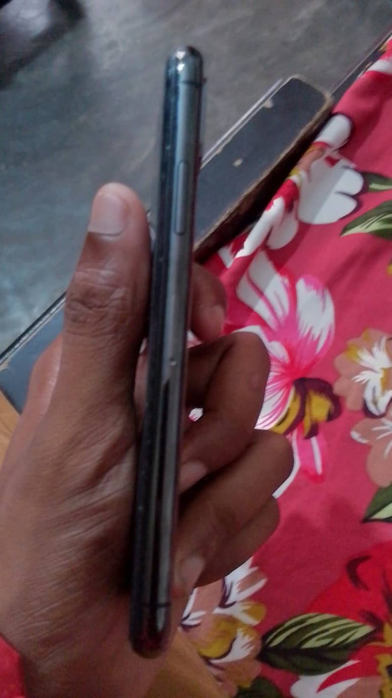 Apple iPhone X 3