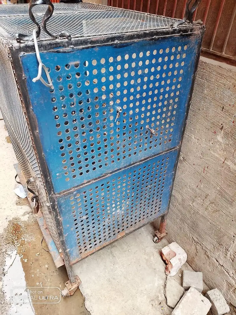 iron cage — photo 7