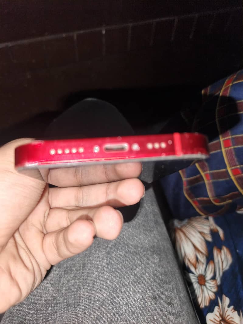 Apple iPhone 13 4