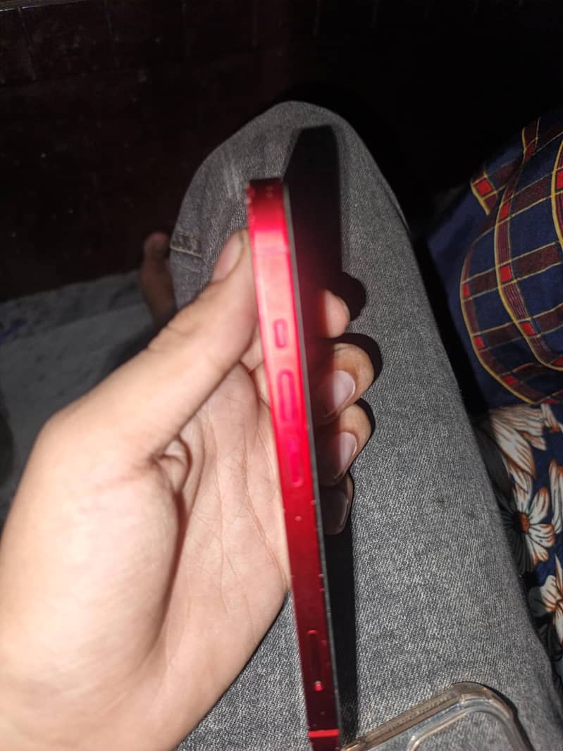 Apple iPhone 13 5
