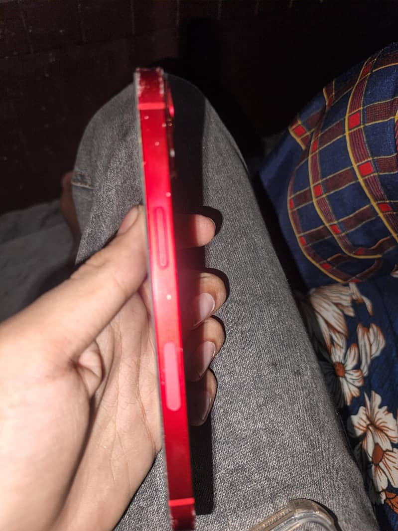 Apple iPhone 13 8