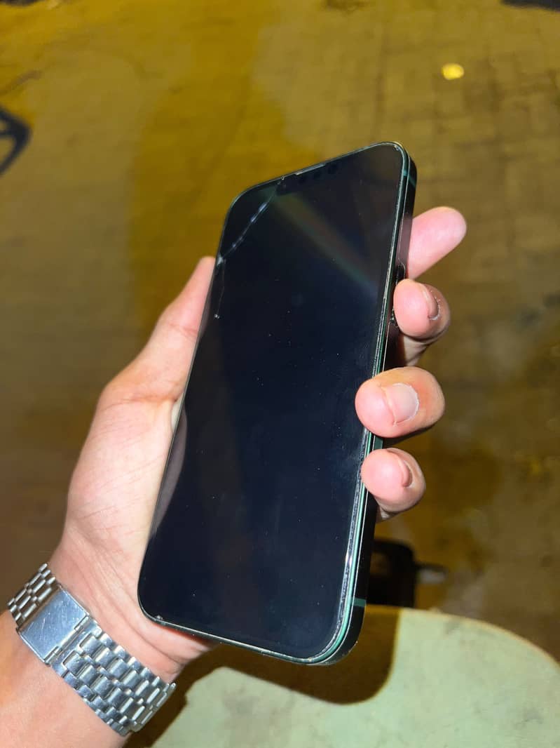 Apple iPhone 13 5