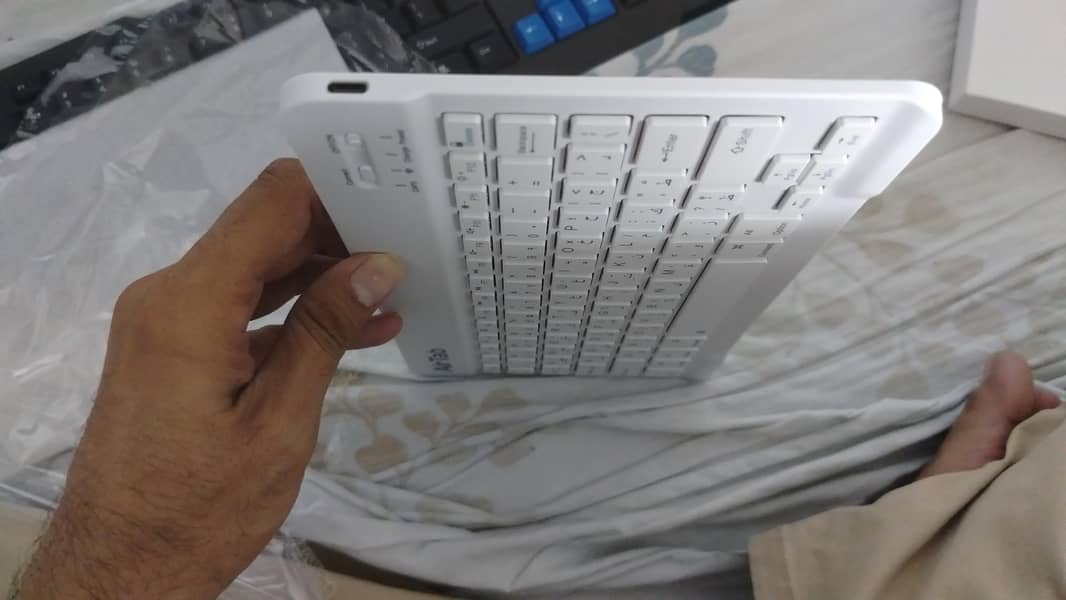 Rechargeable Wireless Bluetooth Keyboard – Device 2