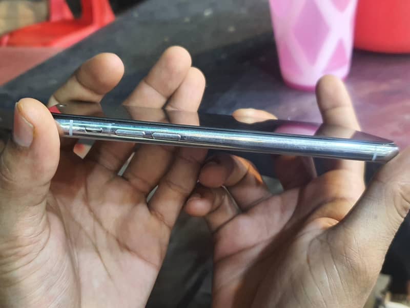 Apple iPhone X 4