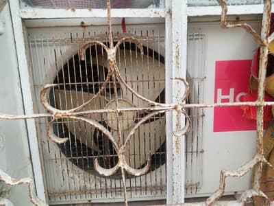 Haier 1 Ton non inverter ac used in v. good condition, compressor geni